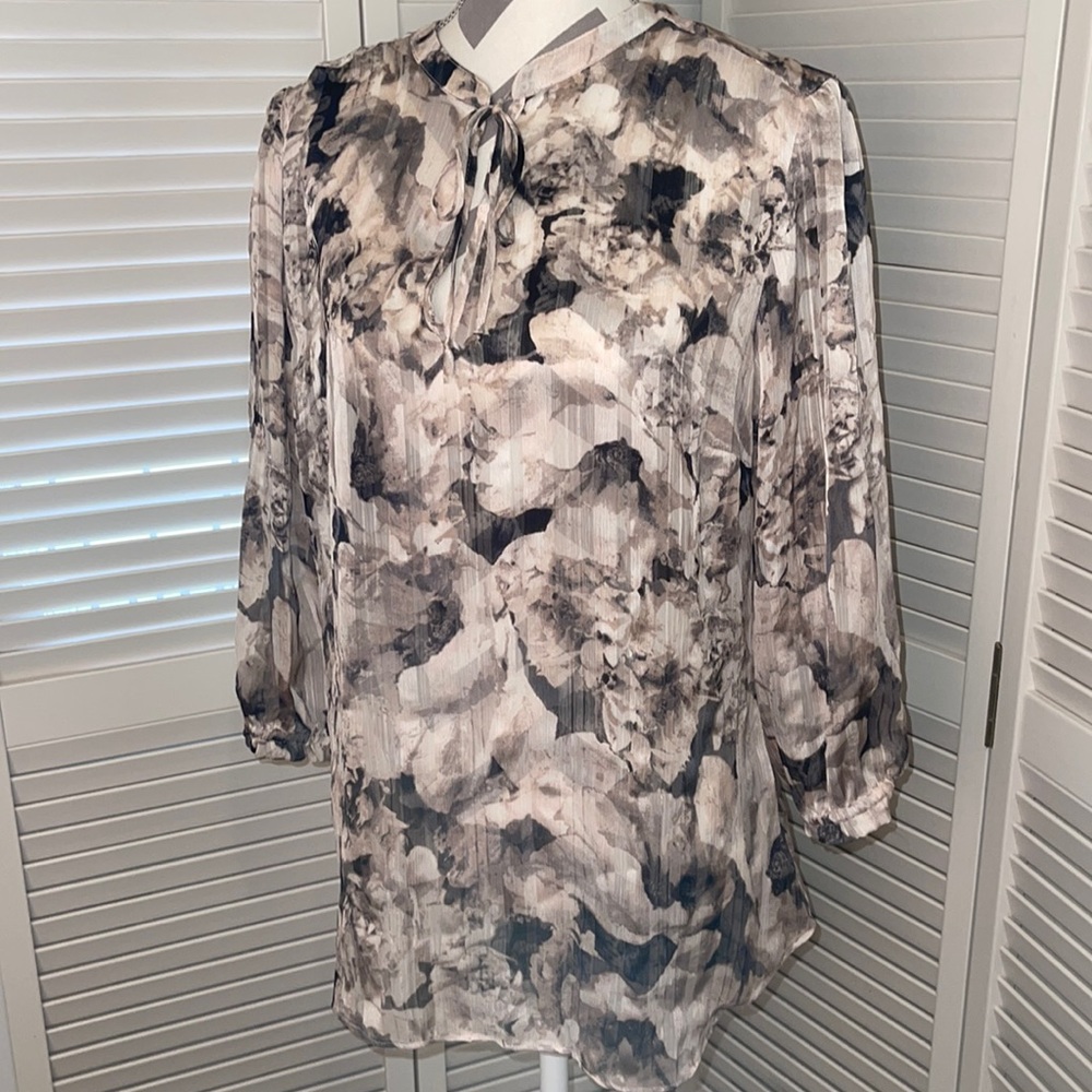 Roz & Ali Career Blouse. Floral & Semi Sheer. Size L. EUC.
